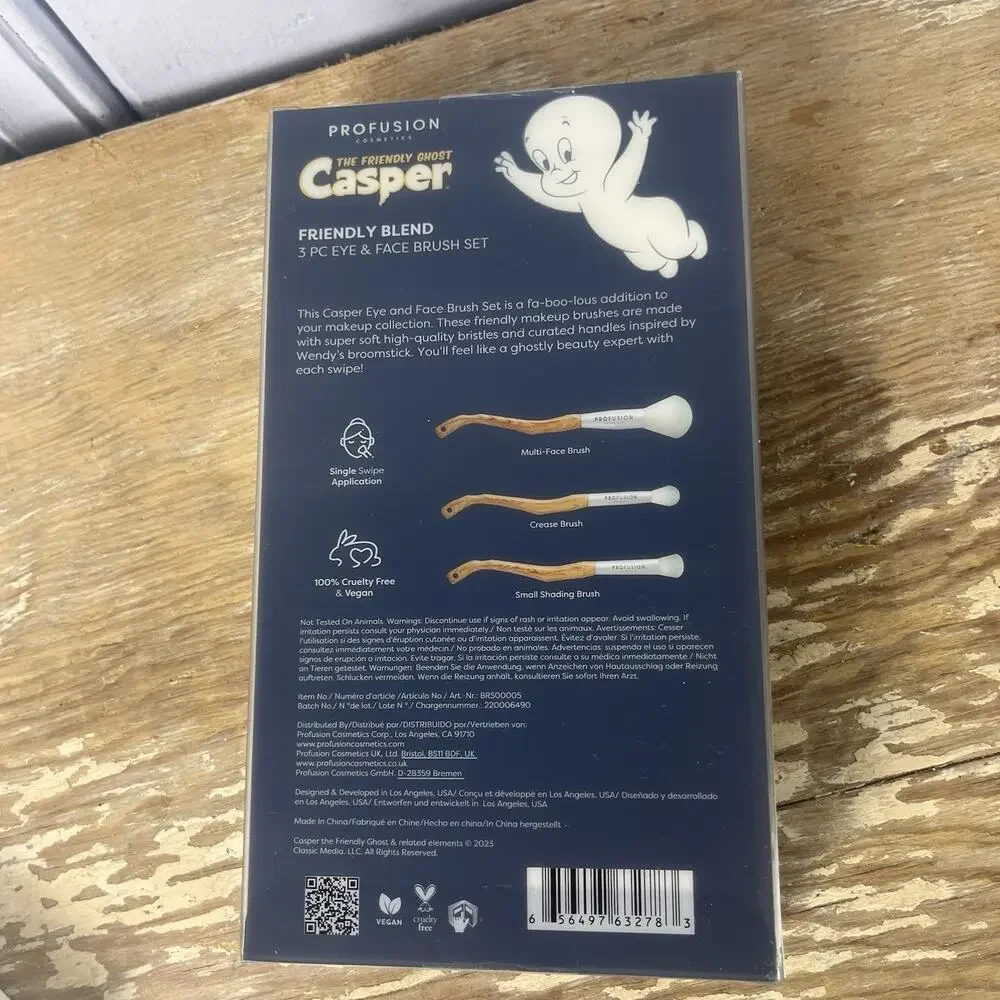 NEW Profusion Casper Friendly Ghost 28 Eyeshadow & Witch Broom Brush Set Glows